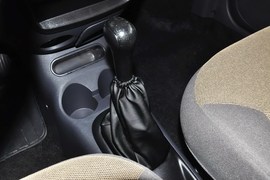 2012款宝骏乐驰1.0L手动优越型