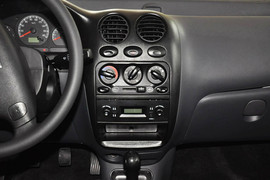 2012款宝骏乐驰1.0L手动优越型