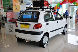 2012款宝骏乐驰1.0L手动优越型