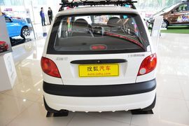2012款宝骏乐驰1.0L手动优越型