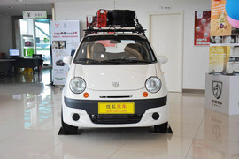 2012款宝骏乐驰1.0L手动优越型