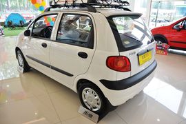 2012款宝骏乐驰1.0L手动优越型