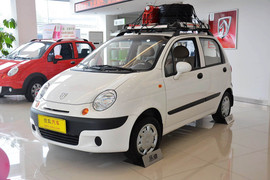 2012款宝骏乐驰1.0L手动优越型