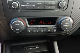 2014款起亚速迈1.6T豪华版