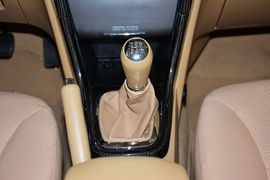 2013款奇瑞瑞虎精英版1.6L手动贺岁版DVVT