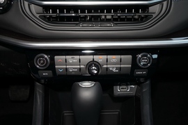  2021款 Jeep指南者 220T 自动领先版