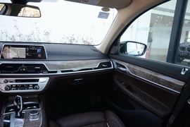 2019款宝马740Li