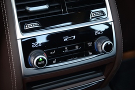 2019款宝马740Li