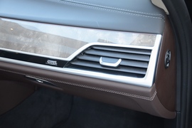 2019款宝马740Li