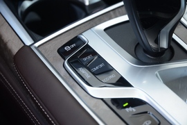 2019款宝马740Li