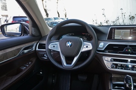 2019款宝马740Li