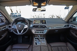 2019款宝马740Li