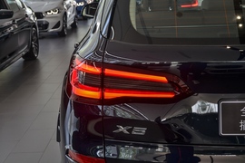 2021款宝马X5新能源