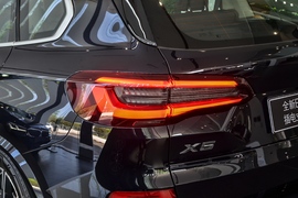 2021款宝马X5新能源