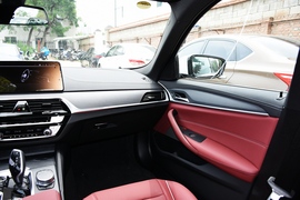2021款宝马530Li