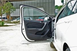 2021款奇瑞艾瑞泽5