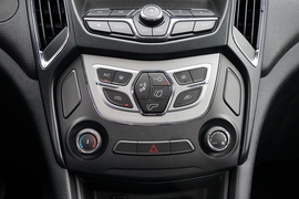 2021款奇瑞艾瑞泽5