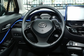   2021款丰田C-HR  2.0L CVT 豪华版