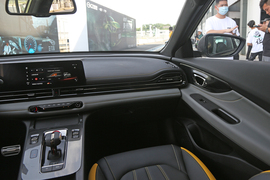 2021款广汽传祺影豹