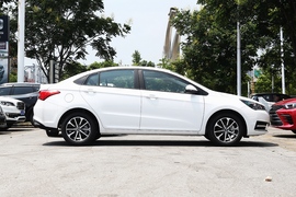 2021款奇瑞艾瑞泽5