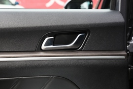 2021款起亚K5凯酷