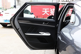 2021款起亚K5凯酷