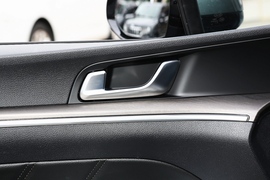 2021款起亚K5凯酷