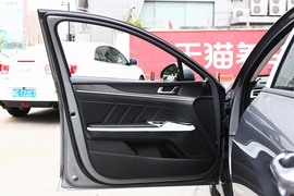 2021款起亚K5凯酷