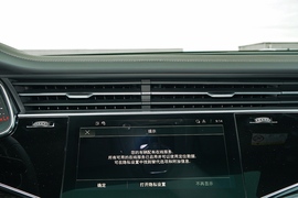 2022款奥迪Q8