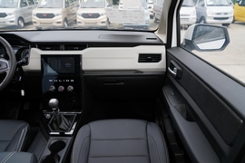 2021款五菱宏光PLUS