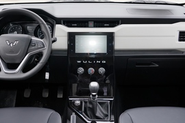 2021款五菱宏光PLUS