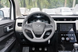 2021款五菱宏光PLUS