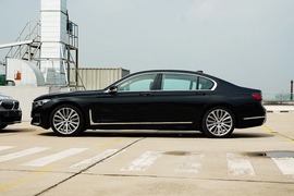 2021款宝马740Li