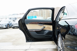 2022款奥迪A8L