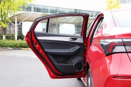 2021款奇瑞艾瑞泽5