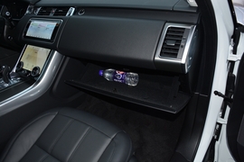 2022款路虎揽胜运动版新能源