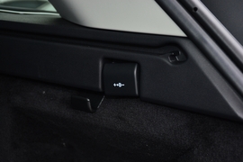 2022款路虎揽胜运动版新能源