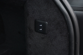 2022款路虎揽胜运动版新能源