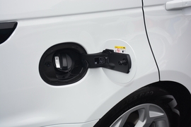 2022款路虎揽胜运动版新能源