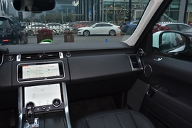 2022款路虎揽胜运动版新能源