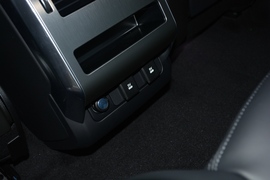 2022款路虎揽胜运动版新能源