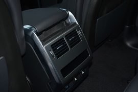 2022款路虎揽胜运动版新能源