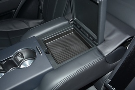 2022款路虎揽胜运动版新能源