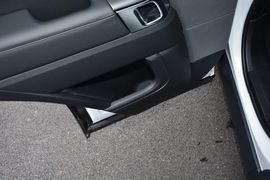 2022款路虎揽胜运动版新能源