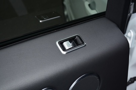 2022款路虎揽胜运动版新能源