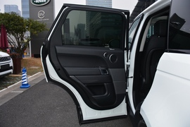 2022款路虎揽胜运动版新能源