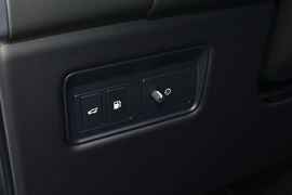 2022款路虎揽胜运动版新能源