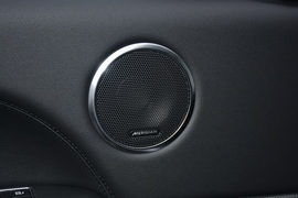 2022款路虎揽胜运动版新能源