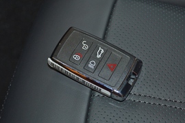 2022款路虎揽胜运动版新能源