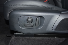 2022款路虎揽胜运动版新能源